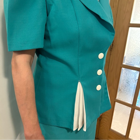 1980’s Vintage Turquoise Two-Piece Suit Set Short Sleeves - Picture 4 of 10